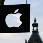 Apple's former top corporate lawyer pleads guilty to insider trading