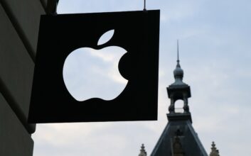 Apple's former top corporate lawyer pleads guilty to insider trading