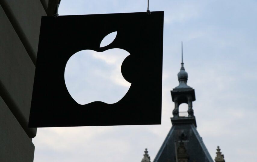Apple's former top corporate lawyer pleads guilty to insider trading