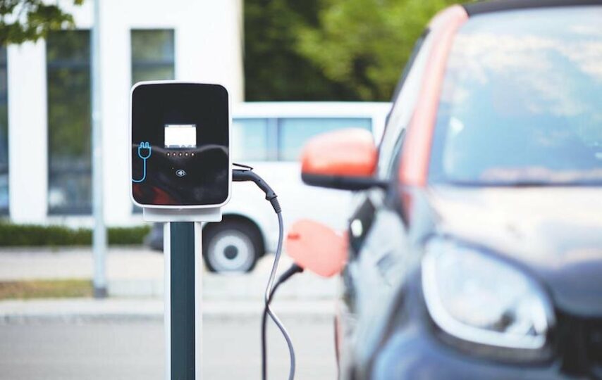 Electric vehicle buyers want rebates, not tax credits