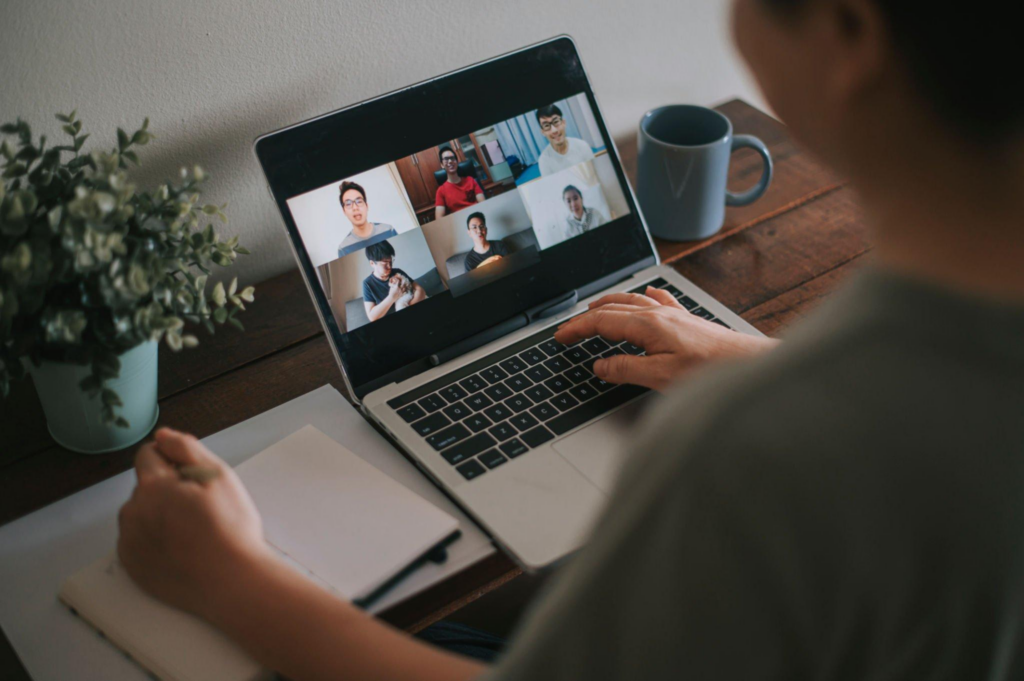 How You Host Meetings with Conference Management Software | Tech Magazine