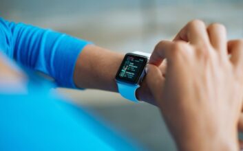 How Wearable Tech and AI Are Transforming the Health Monitoring of Elite Racehorses 