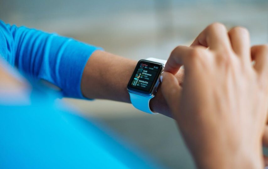 How Wearable Tech and AI Are Transforming the Health Monitoring of Elite Racehorses 