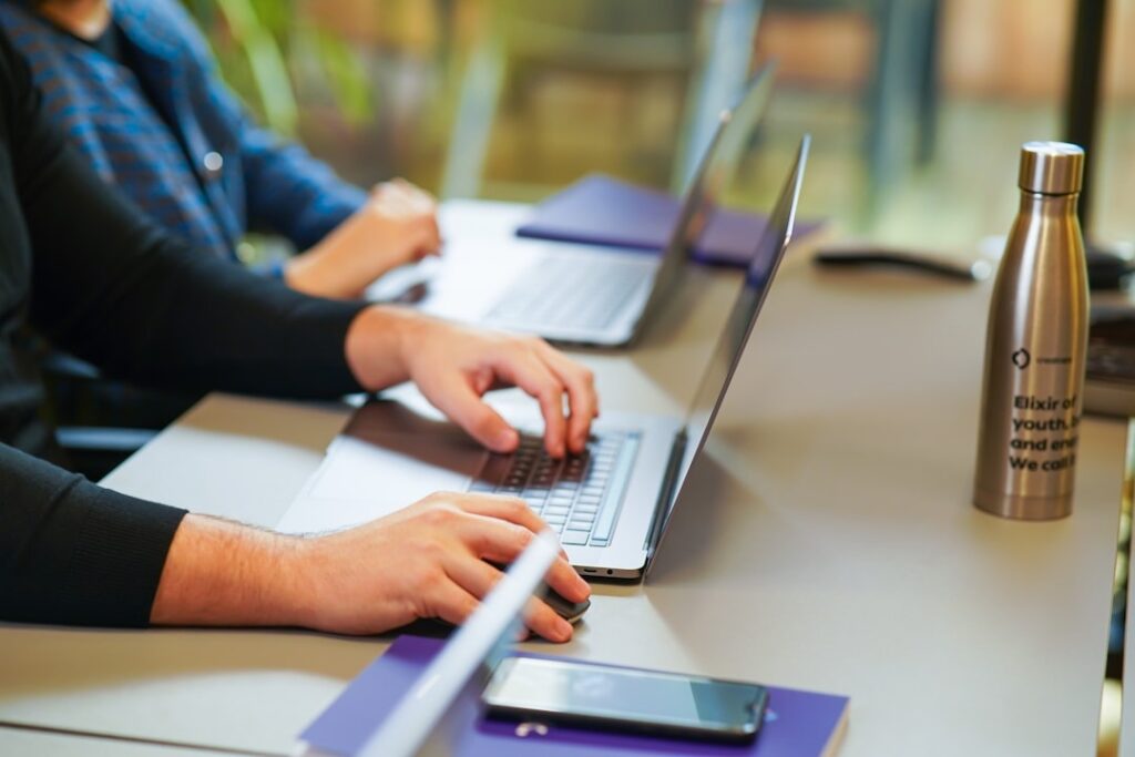 Employees collaborating with top knowledge management tools to enhance organizational efficiency