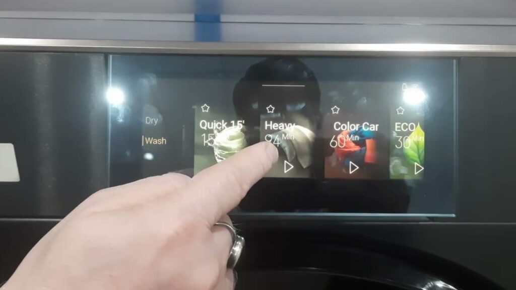 Smart Flip TFT Display Lets You Change the Viewing Angle