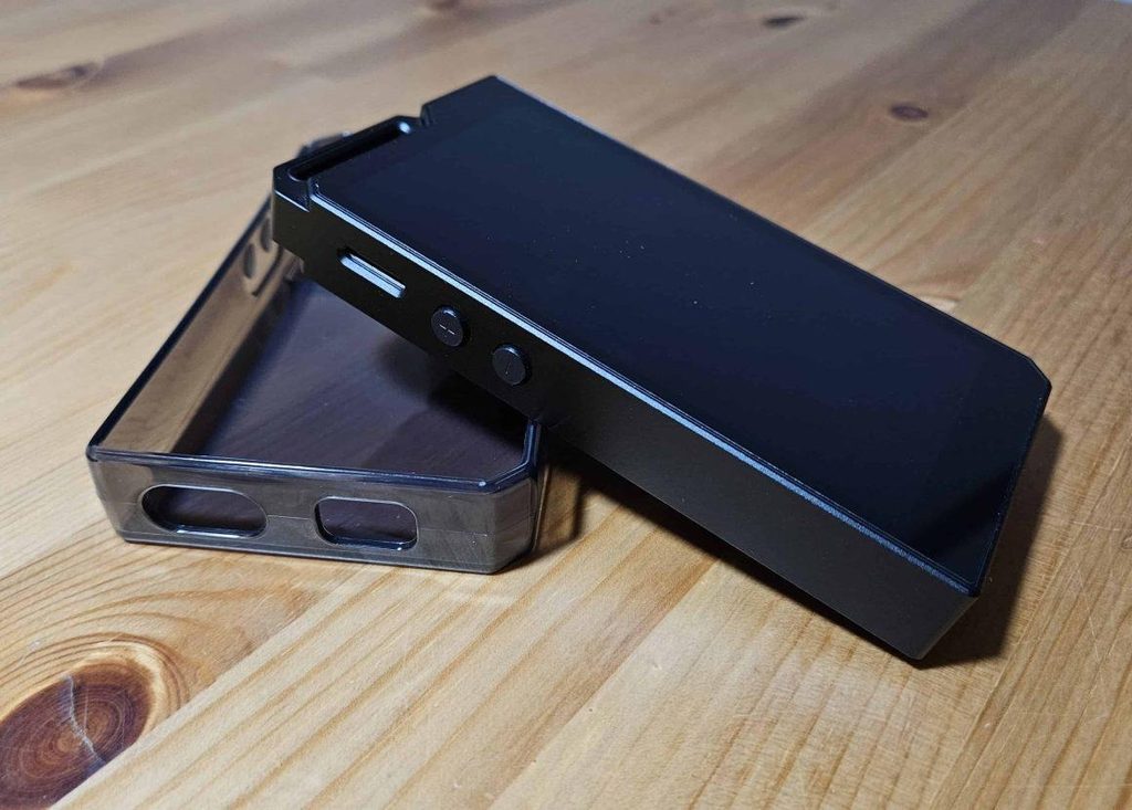 HiBy R4 digital audio player