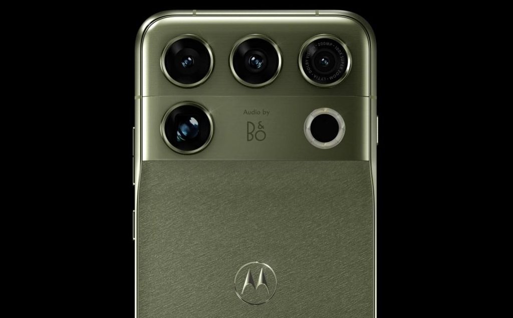 6.8-Inch 165Hz Display and 200MP Periscope Camera Take Centre Stage