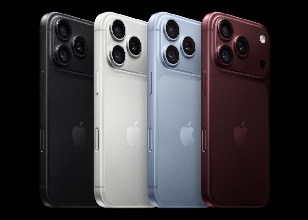 Design, Screen Size and Build: How the Two Flagships Differ