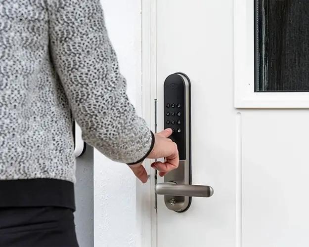 Give Guests Time-Limited Smart Access